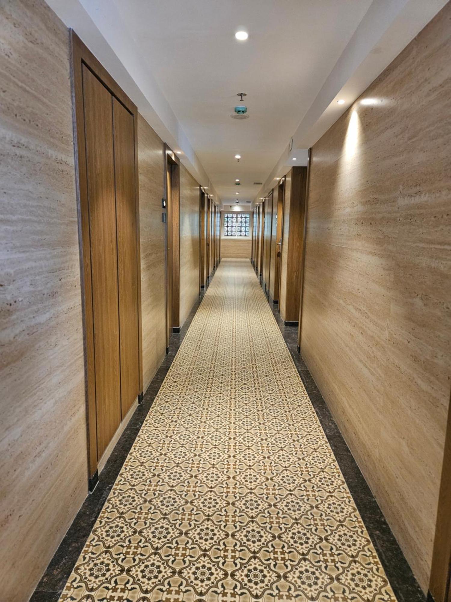 Hotel Golden Nest Tháné Exteriér fotografie