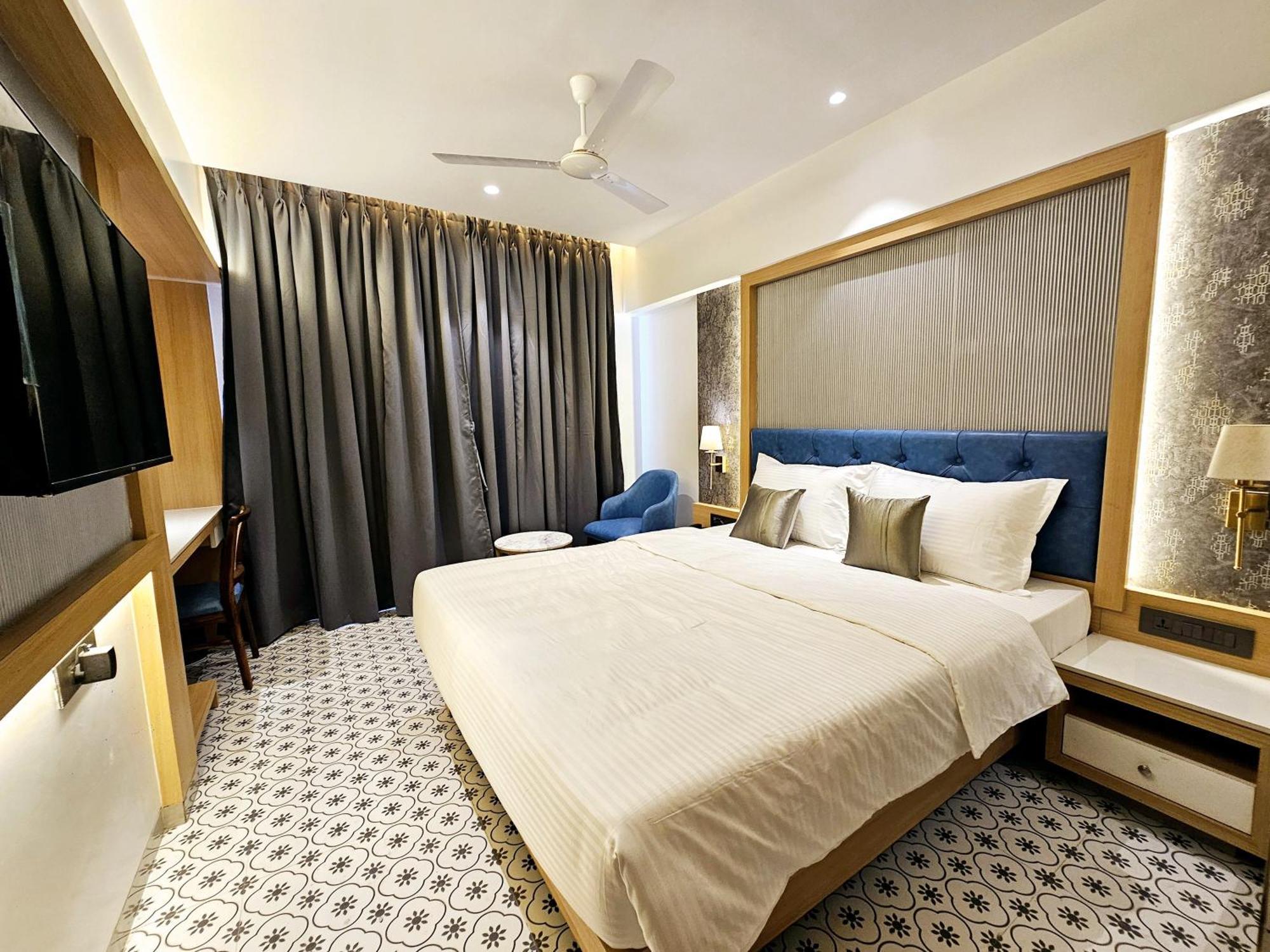 Hotel Golden Nest Tháné Exteriér fotografie