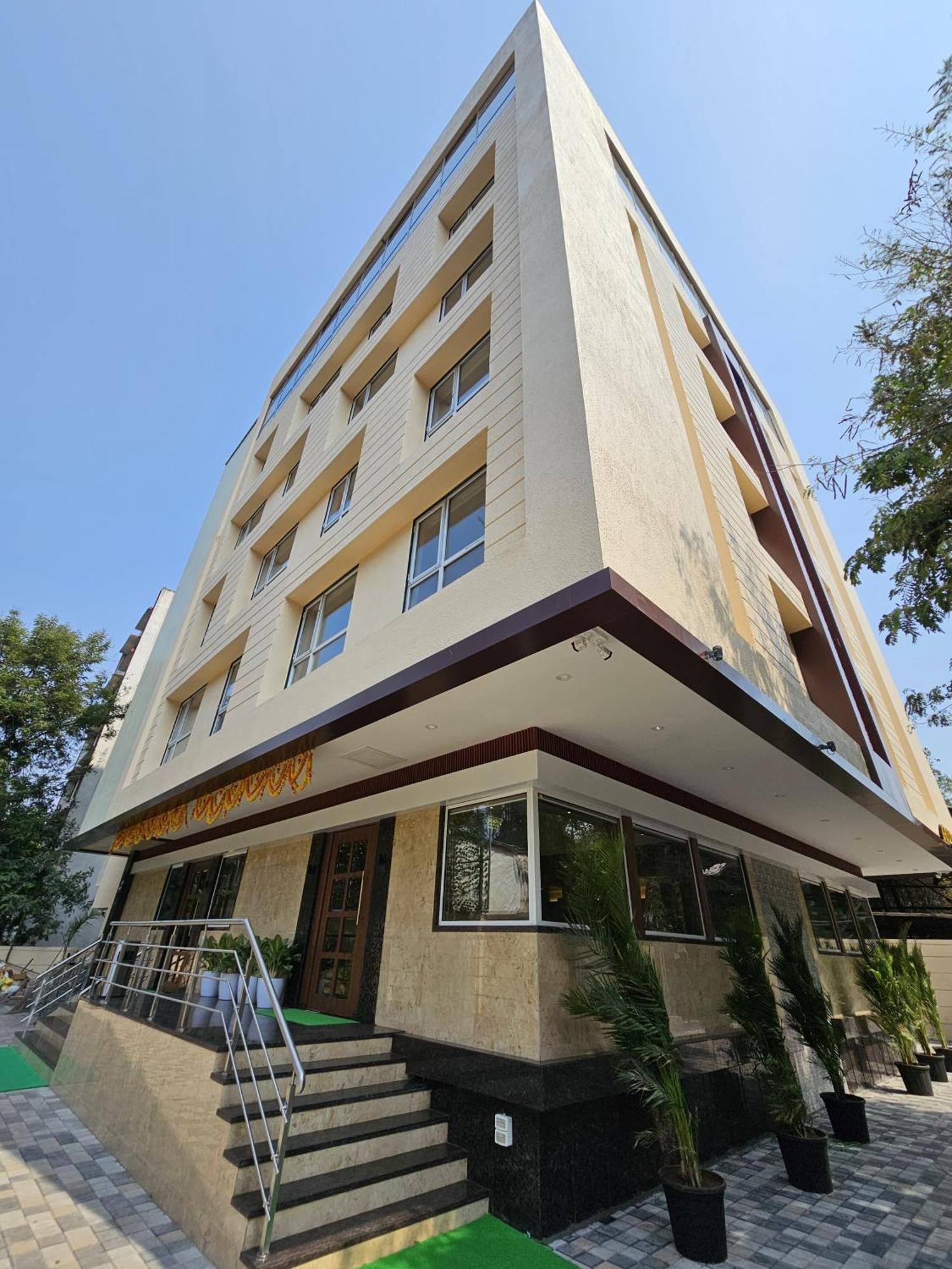 Hotel Golden Nest Tháné Exteriér fotografie