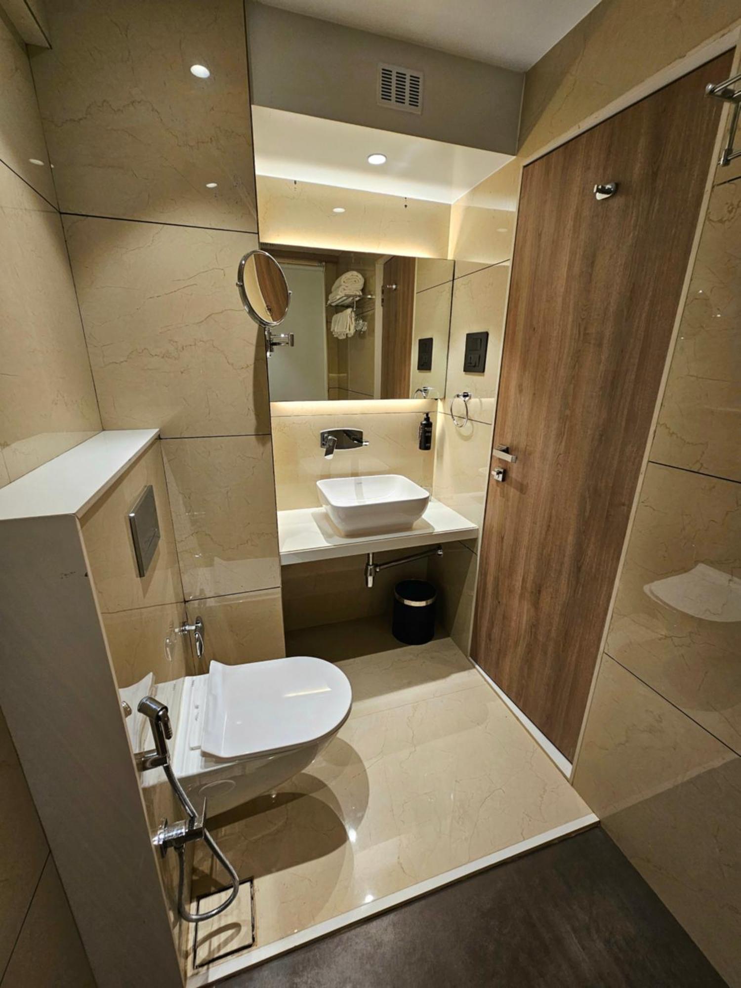 Hotel Golden Nest Tháné Exteriér fotografie