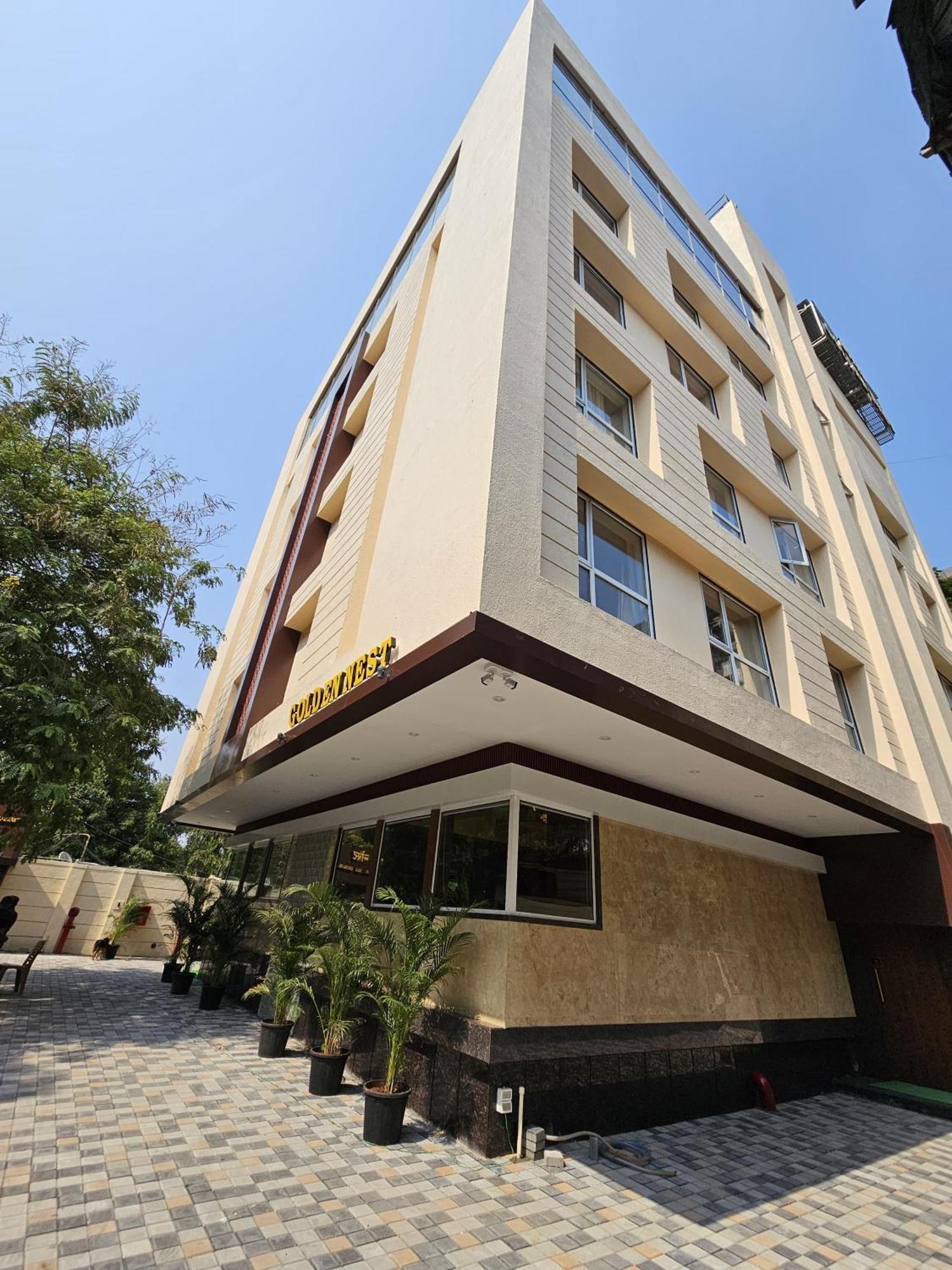 Hotel Golden Nest Tháné Exteriér fotografie