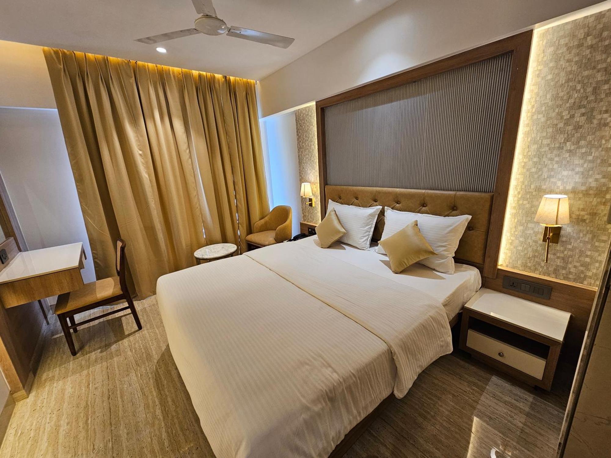 Hotel Golden Nest Tháné Exteriér fotografie